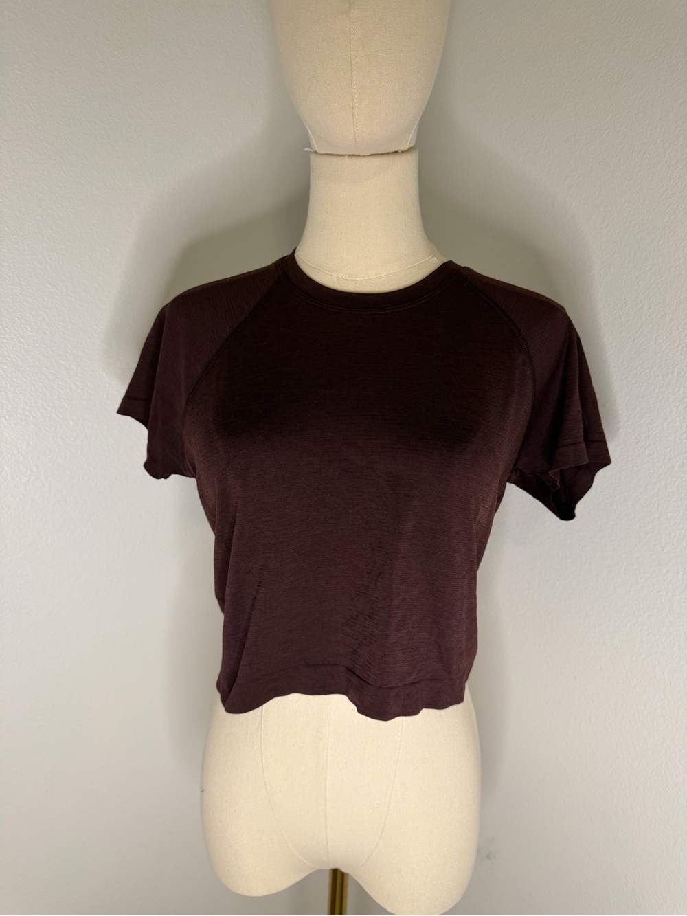 lululemon athletica Cropped Swiftly Tech in Dark Purple / Red Size 2